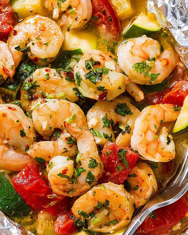 Lemon Garlic Herb Shrimp in Foil Packets - #recipe by #eatwell101 - https://www.eatwell101.com/shrimp-in-foil-packets-recipe