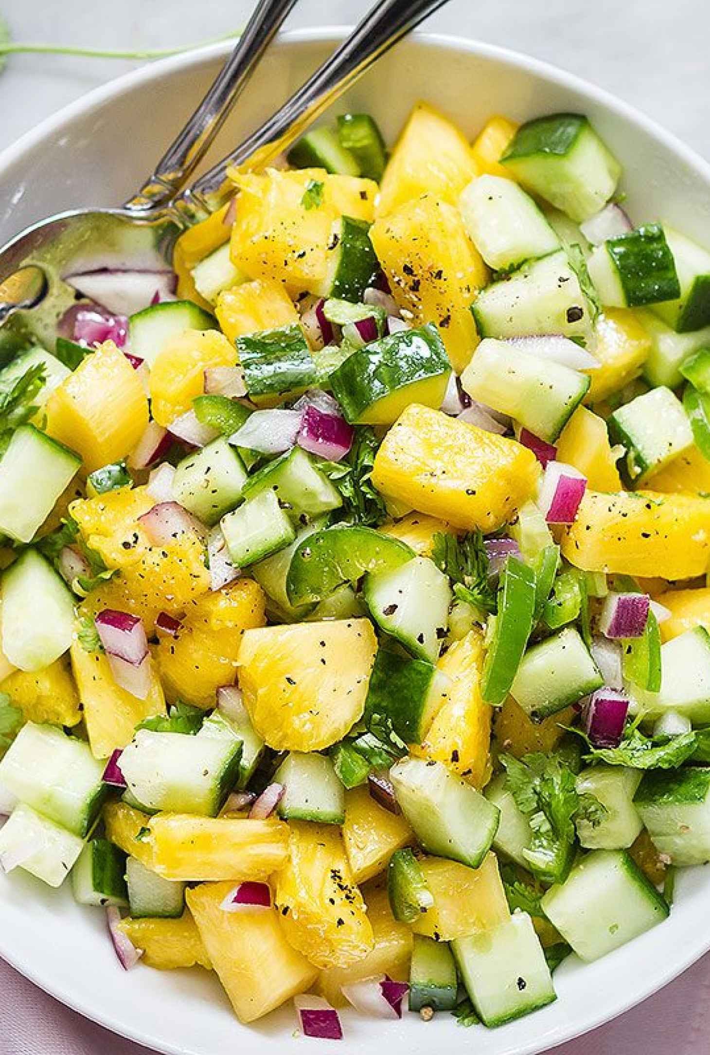 Pineapple Cucumber Jalapeño Salad - #recipe by #eatwell101 - https://www.eatwell101.com/pineapple-cucumber-jalapeno-salad