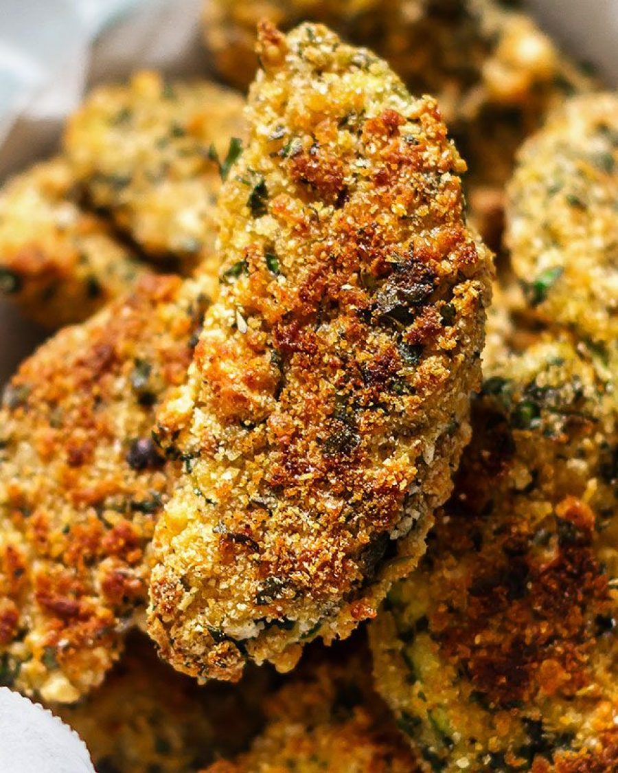 Oven Baked Zucchini Fries with Garlic Parmesan Crust - #recipe by #eatwell101 - https://www.eatwell101.com/oven-baked-zucchini-fries