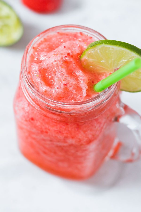 Strawberry Lemonade Slushie - #recipe by #eatwell101 - https://www.eatwell101.com/strawberry-lemonade-slushie-recipe
