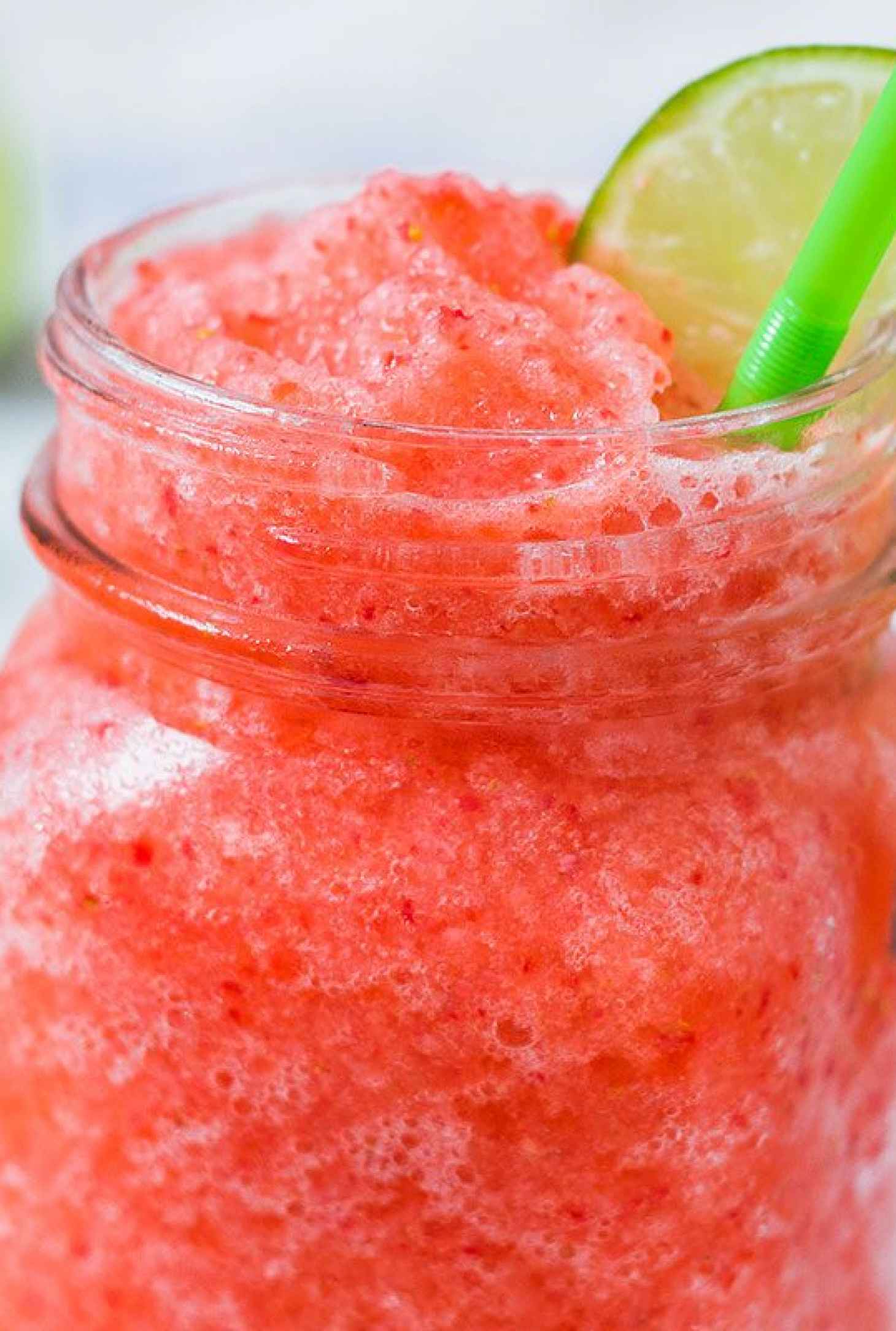 Strawberry Lemonade Slushie - #recipe by #eatwell101 - https://www.eatwell101.com/strawberry-lemonade-slushie-recipe