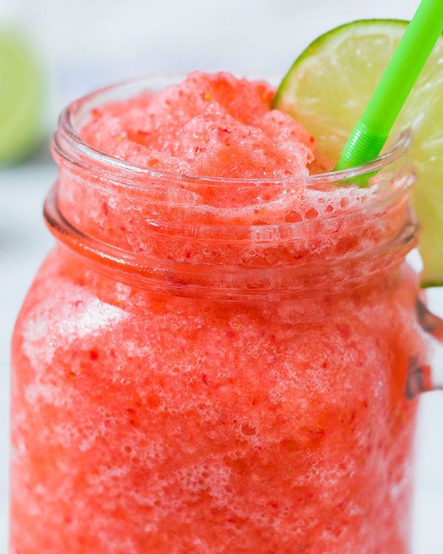 Strawberry Lemonade Slushie - #recipe by #eatwell101 - https://www.eatwell101.com/strawberry-lemonade-slushie-recipe