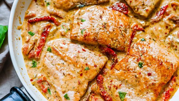Pan Seared Salmon with Sun-Dried Tomato Cream Sauce - #recipe by #eatwell101 - https://www.eatwell101.com/pan-seared-salmon-recipe