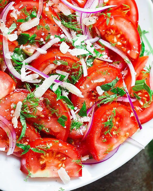 Fresh Herbs and Tomato Salad - #recipe by #eatwell101 - https://www.eatwell101.com/tomato-salad-recipe