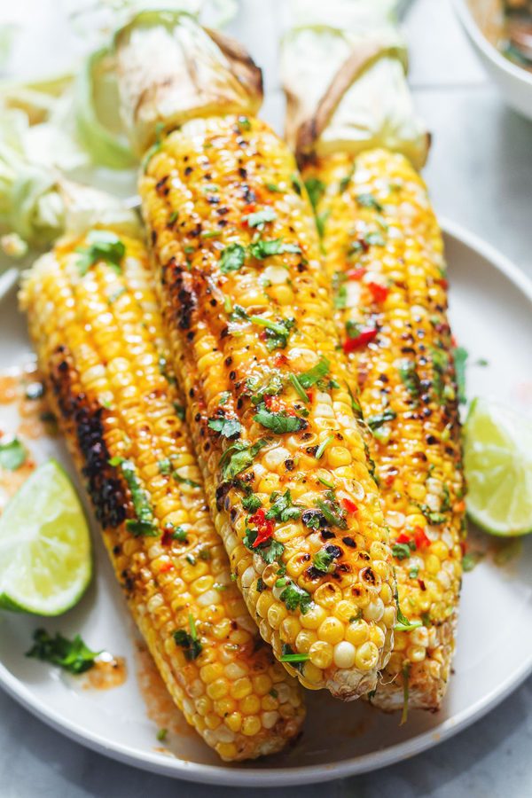 Grilled Chili Lime Butter Corn on the Cob - #recipe by #eatwell101 - https://www.eatwell101.com/grilled-corn-on-the-cob-recipe