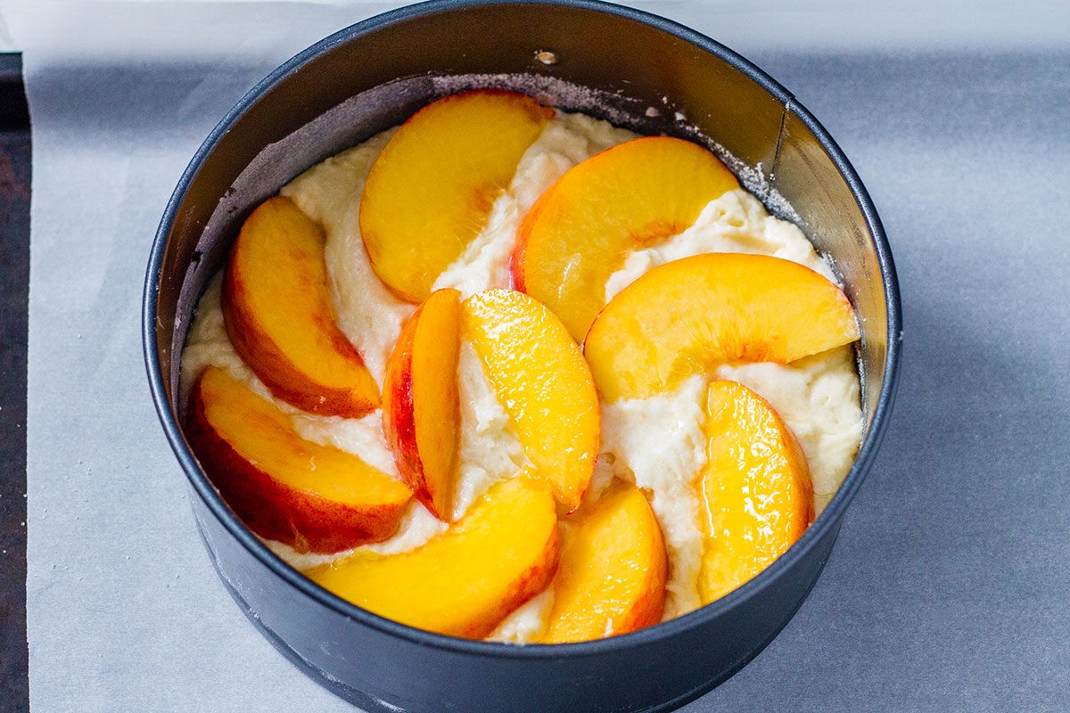 Peach crumb cake — Loaded with juicy peaches and topped a crunchy streusel crumb topping.