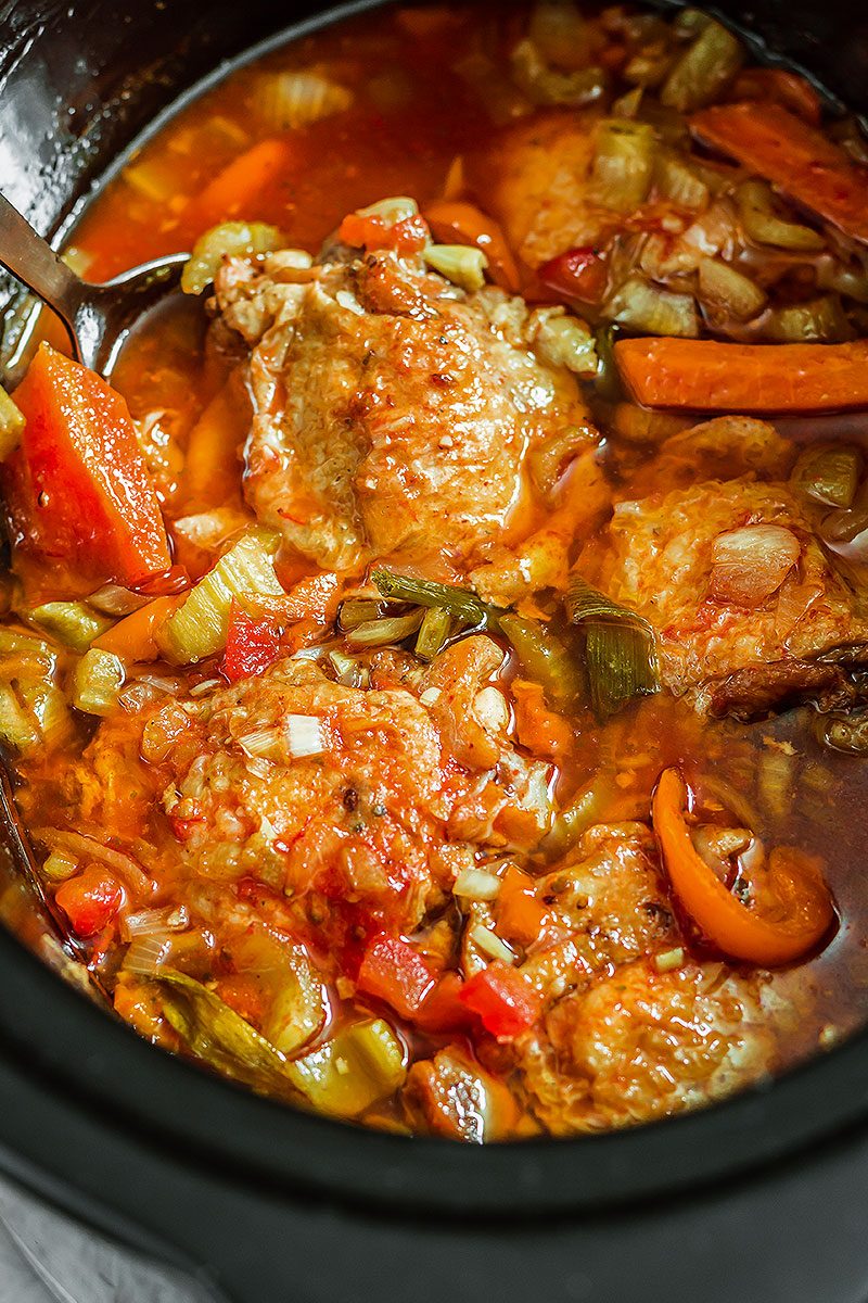 Slow Cooker Chicken with Tomatoes and Bell Peppers — SO EASY, the perfect meal to come home to after a long workday!