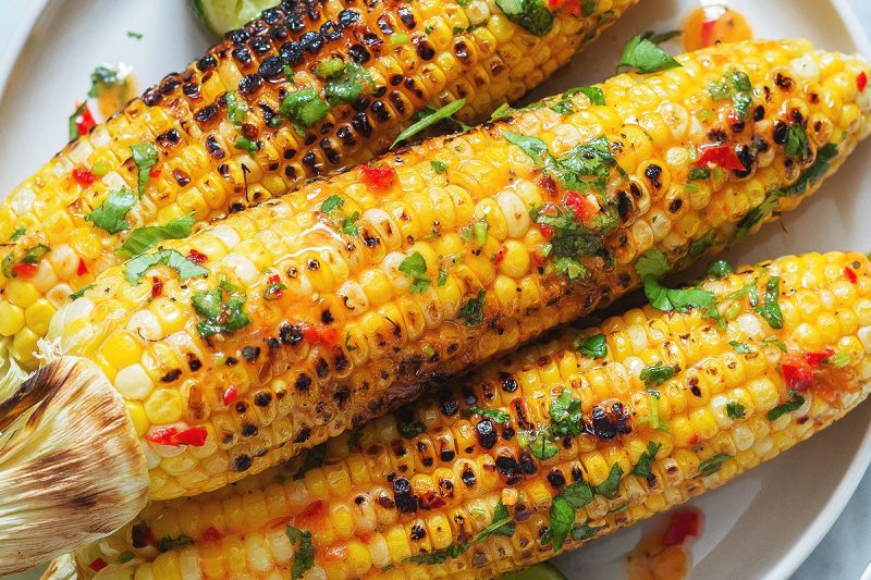 Grilled Chili Lime Butter Corn on the Cob - #recipe by #eatwell101 - https://www.eatwell101.com/grilled-corn-on-the-cob-recipe