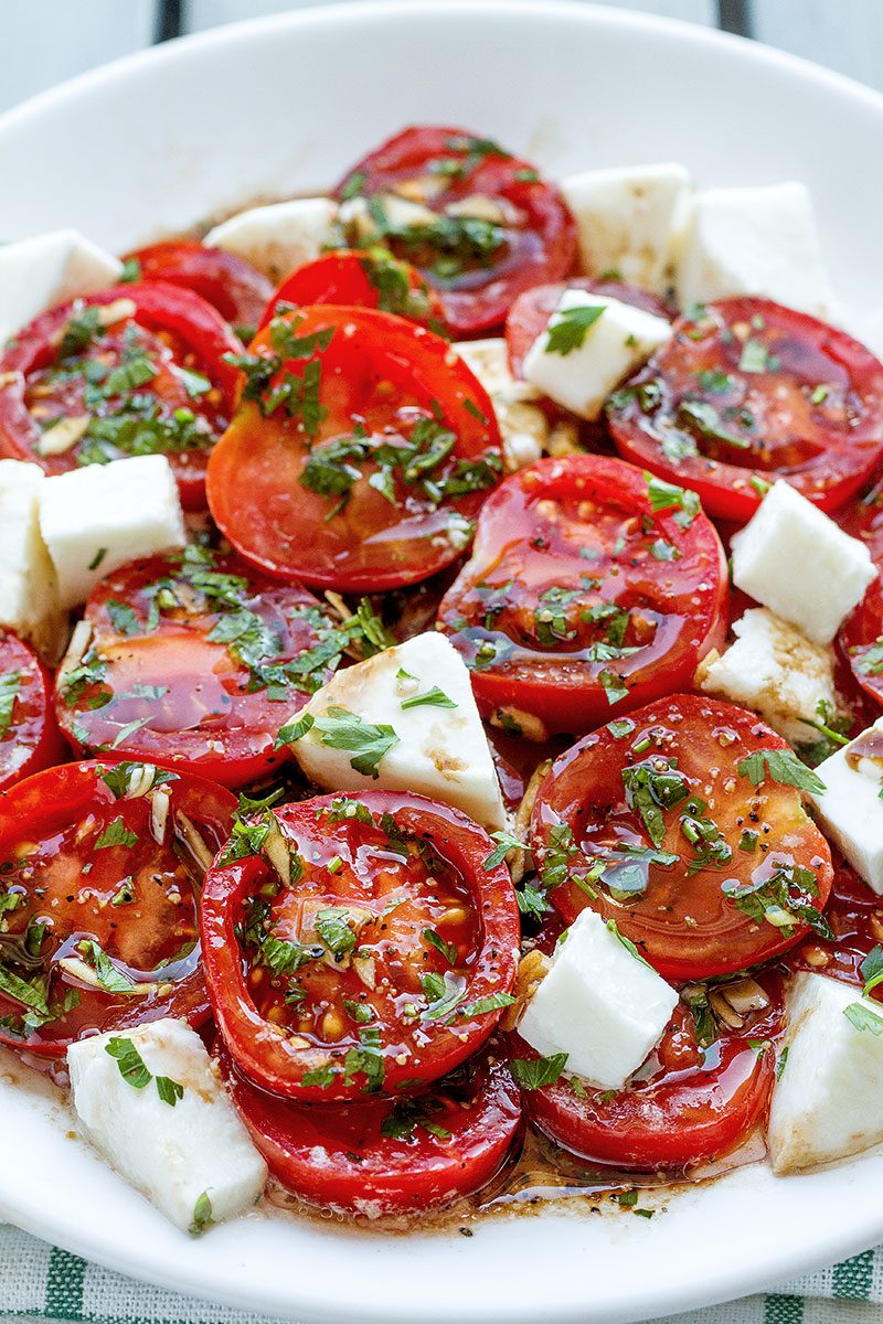 Marinated #Tomatoes Recipe – #eatwell101 #recipe A perfect hors d’oeuvre full of fresh summer flavors!
