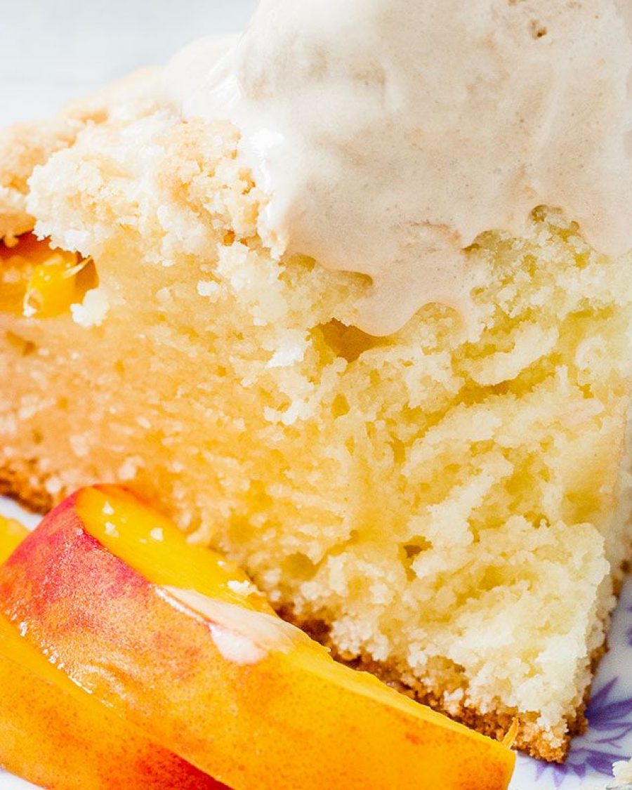 Peach Crumble Cake - #recipe by #eatwell101 - https://www.eatwell101.com/peach-crumble-cake-recipe