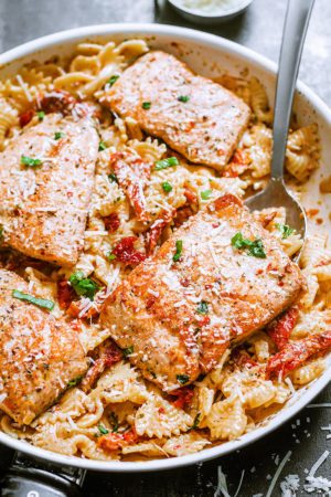 Creamy Sun-Dried Tomato Salmon Pasta