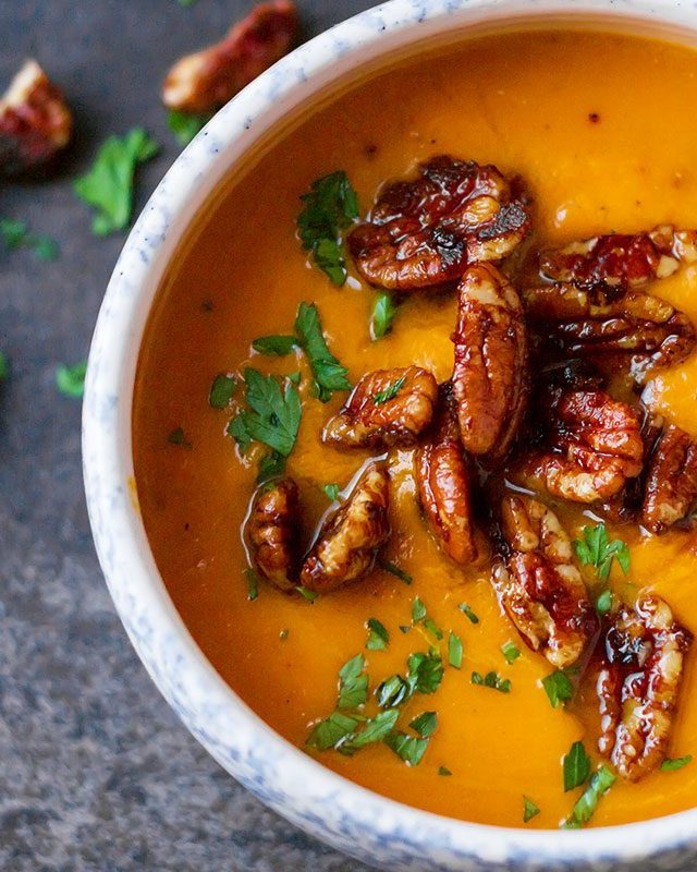 Creamy Carrot Soup with Caramelized Pecans - #recipe by #eatwell101 - https://www.eatwell101.com/easy-carrot-soup-recipe