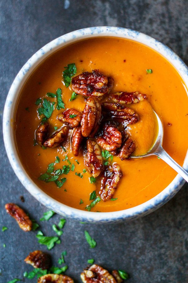 Creamy Carrot Soup with Caramelized Pecans - #recipe by #eatwell101 - https://www.eatwell101.com/easy-carrot-soup-recipe