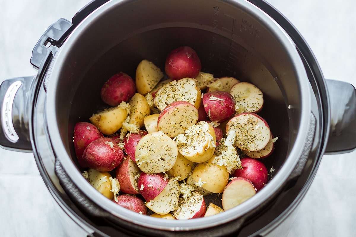 Instant Pot Garlic Brown Butter Potatoes — Ready in 7 minutes, the easiest and fastest potatoes you will ever make. So moist and flavorful!