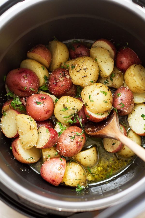 7-Minutes Instant Pot Garlic Potatoes - #recipe by #eatwell101 - https://www.eatwell101.com/instant-pot-potatoes-brown-butter