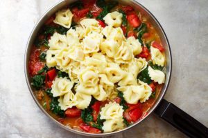Tortellini Pasta in Garlic Spinach Tomato Sauce