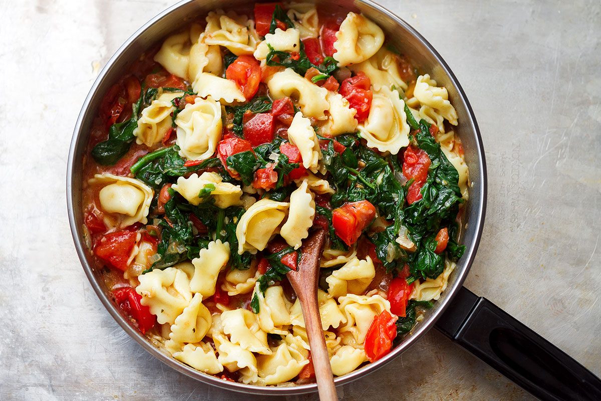 One-Pan Tomato Spinach Tortellini Recipe — Eatwell101