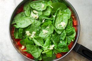 Tortellini Pasta in Garlic Spinach Tomato Sauce