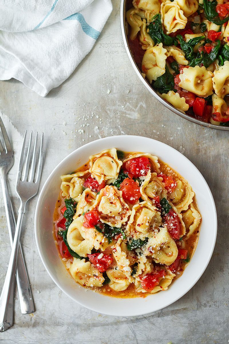One-Pan Tomato Spinach Tortellini Recipe — Eatwell101