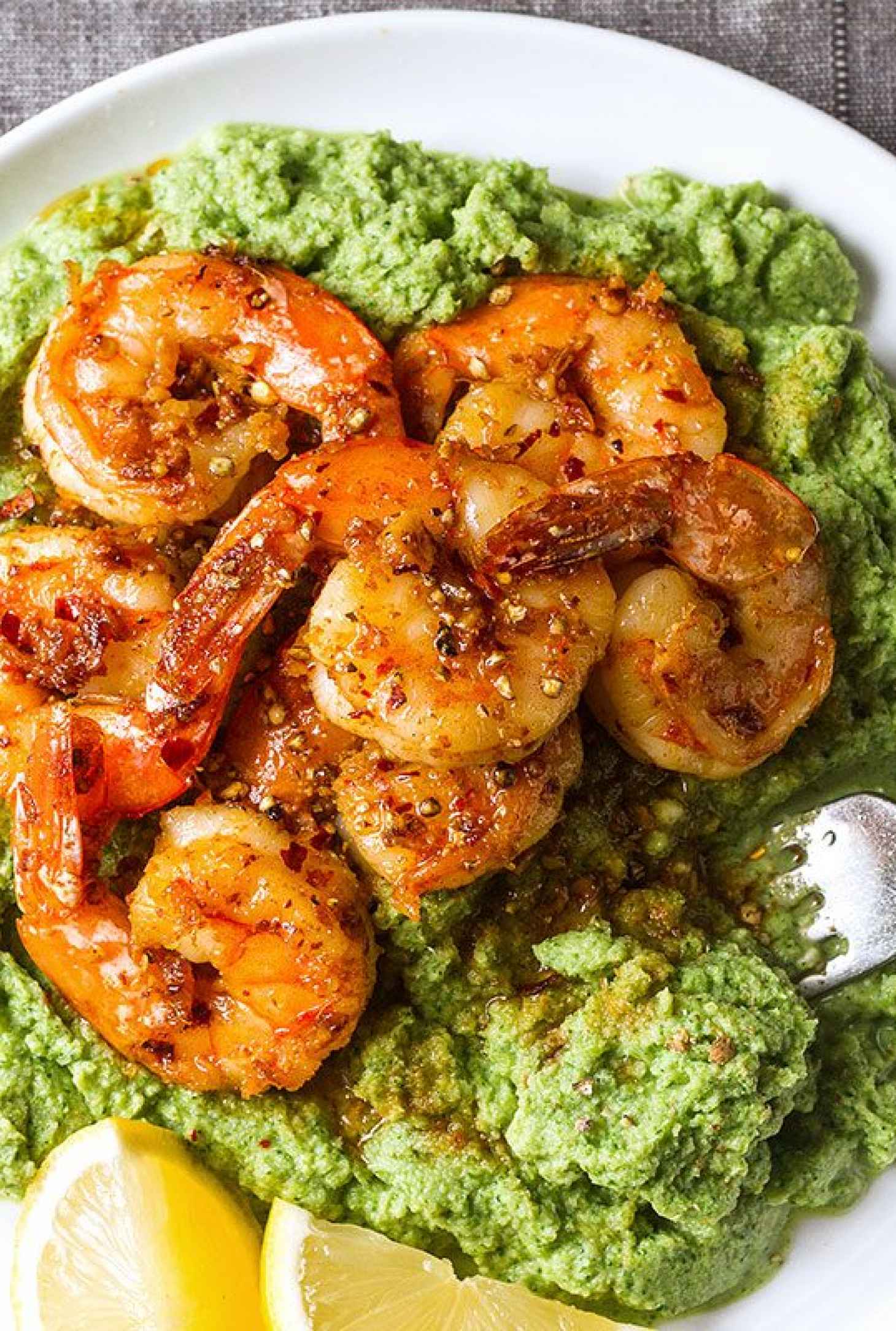 Spicy Garlic Shrimp with Broccoli Mash - #recipe by #eatwell101 - https://www.eatwell101.com/spicy-shrimp-recipe-broccoli-mash