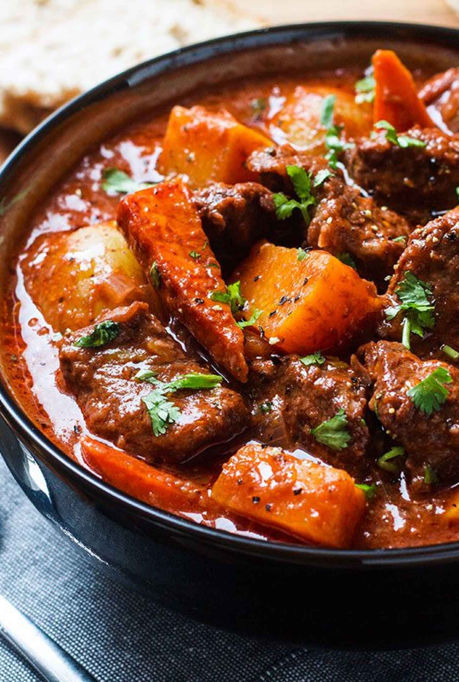 Slow Cooker Beef Stew with Butternut, Carrot and Potatoes - #recipe by #eatwell101 - https://www.eatwell101.com/slow-cooker-beef-stew-recipe