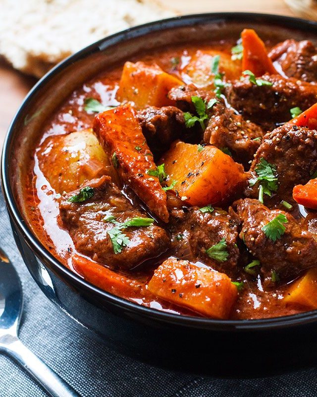 Slow Cooker Beef Stew with Butternut, Carrot and Potatoes - #recipe by #eatwell101 - https://www.eatwell101.com/slow-cooker-beef-stew-recipe