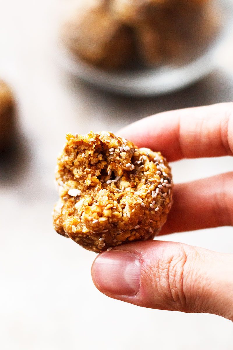 No-bake Granola Balls – Quick, simple and naturally sweet. The perfect snack to make ahead for on the go!