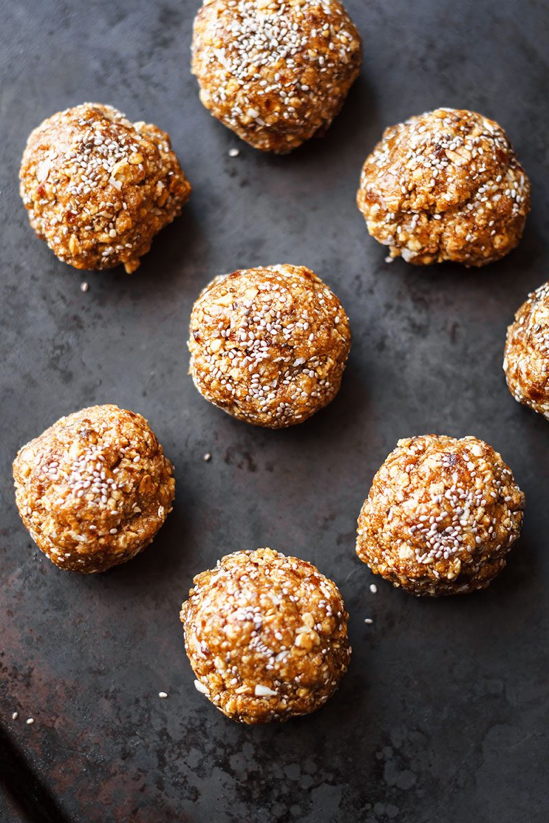No-bake Granola Balls – Quick, simple and naturally sweet. The perfect snack to make ahead for on the go!