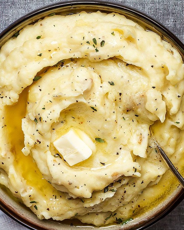 Instant Pot Buttery Garlic Mashed Potatoes - #recipe by #eatwell101 - https://www.eatwell101.com/instant-pot-mashed-potatoes-recipe