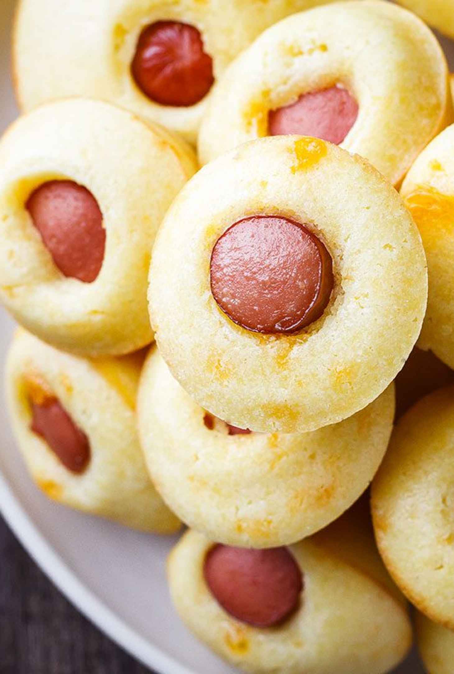 Cheddar Corn Dog Mini Muffins - #recipe by #eatwell101 - https://www.eatwell101.com/corn-dog-mini-muffins-recipe