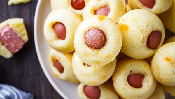 Cheddar Corn Dog Mini Muffins - #recipe by #eatwell101 - https://www.eatwell101.com/corn-dog-mini-muffins-recipe