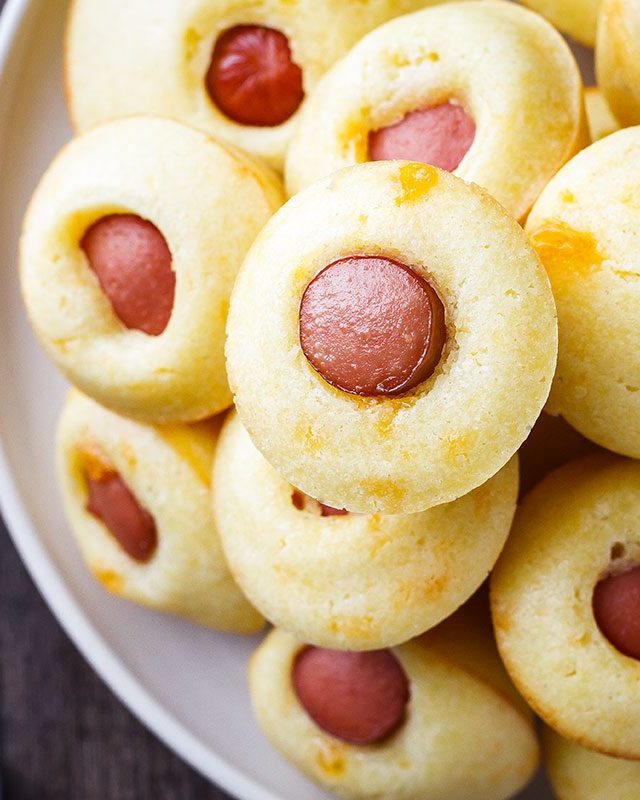 Cheddar Corn Dog Mini Muffins - #recipe by #eatwell101 - https://www.eatwell101.com/corn-dog-mini-muffins-recipe