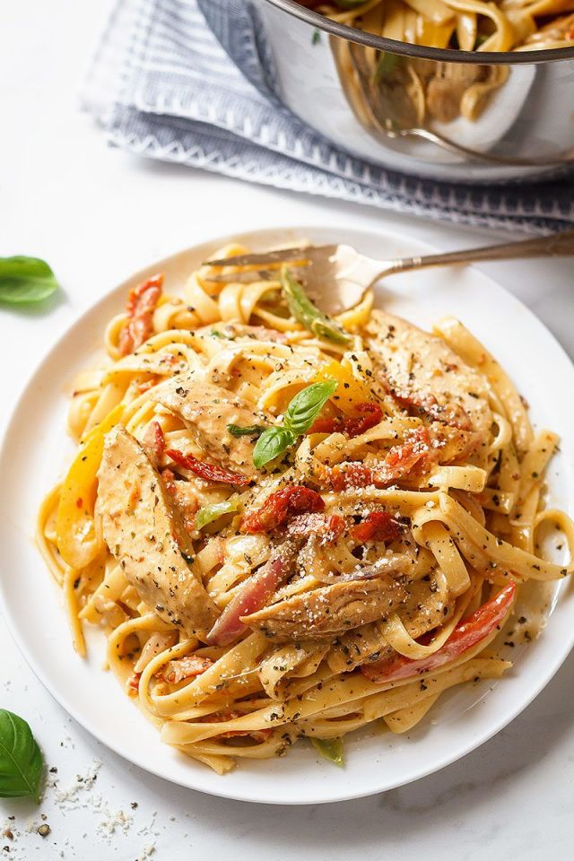 Chicken Pasta in Creamy Pesto Sun-Dried Tomato Sauce