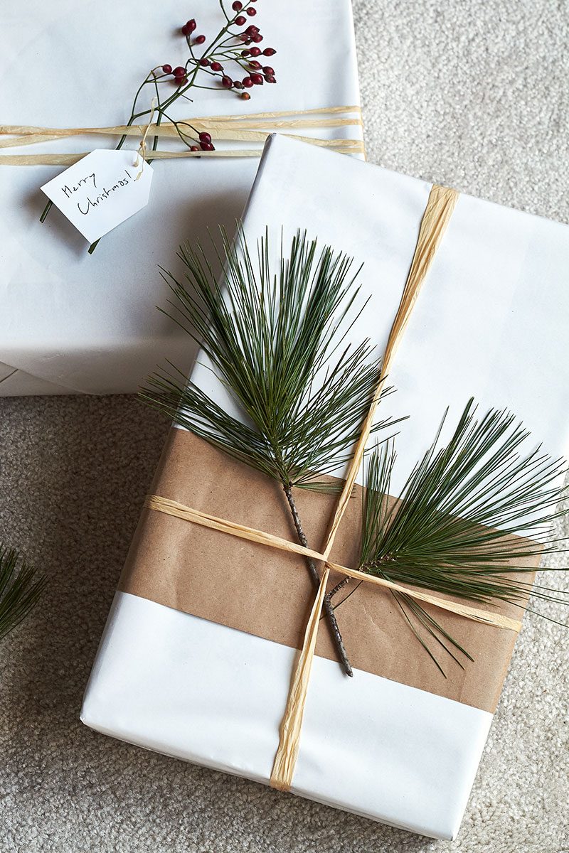 Easy Christmas Gift Wrap - Here's an easy idea to get your gifts looking super gorgeous and unique this year.