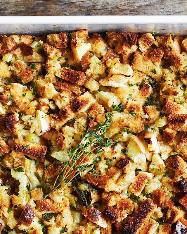 Thanksgiving Apple Sage Stuffing - #recipe by #eatwell101 - https://www.eatwell101.com/thanksgiving-stuffing-recipe