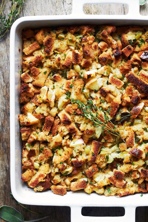Thanksgiving Apple Sage Stuffing - #recipe by #eatwell101 - https://www.eatwell101.com/thanksgiving-stuffing-recipe