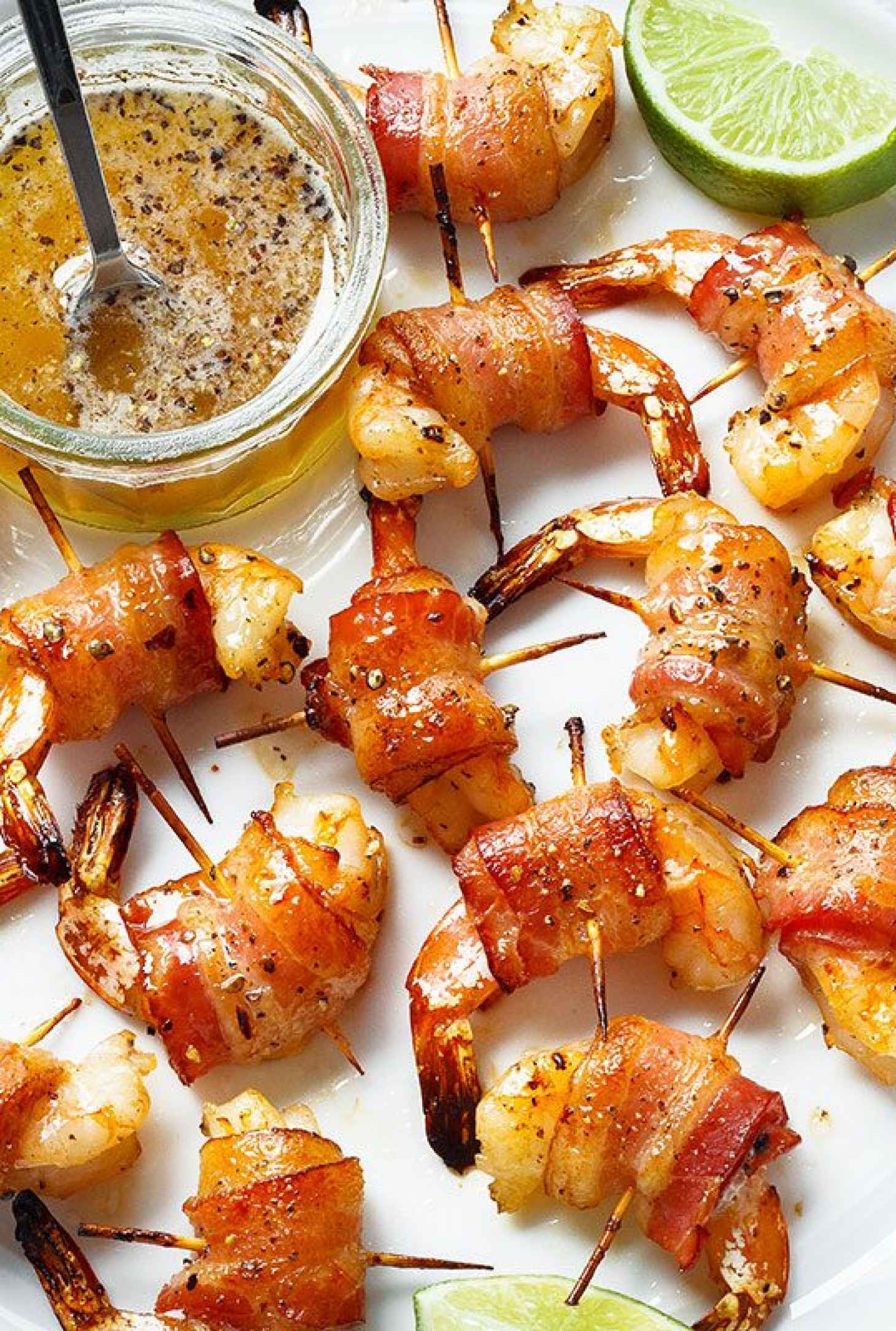 Honey-garlic Bacon Wrapped Shrimp - #recipe by #eatwell101 - https://www.eatwell101.com/bacon-wrapped-shrimp-recipe