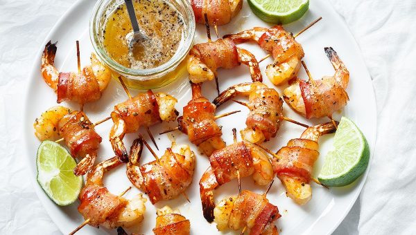 Honey-garlic Bacon Wrapped Shrimp - #recipe by #eatwell101 - https://www.eatwell101.com/bacon-wrapped-shrimp-recipe