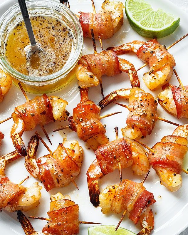 Honey-garlic Bacon Wrapped Shrimp - #recipe by #eatwell101 - https://www.eatwell101.com/bacon-wrapped-shrimp-recipe
