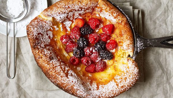 Dutch Baby Pancake - #recipe by #eatwell101 - https://www.eatwell101.com/dutch-baby-pancake-recipe