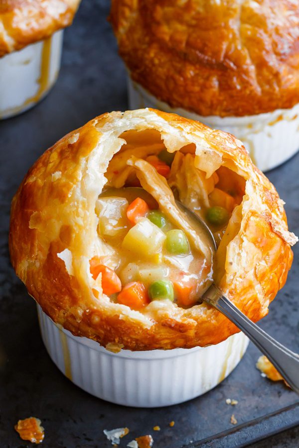 Creamy Chicken Pot Pie - #recipe by #eatwell101 - https://www.eatwell101.com/chicken-pot-pie-recipe