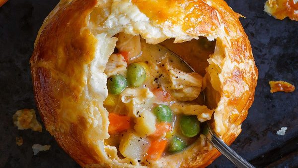 Creamy Chicken Pot Pie - #recipe by #eatwell101 - https://www.eatwell101.com/chicken-pot-pie-recipe