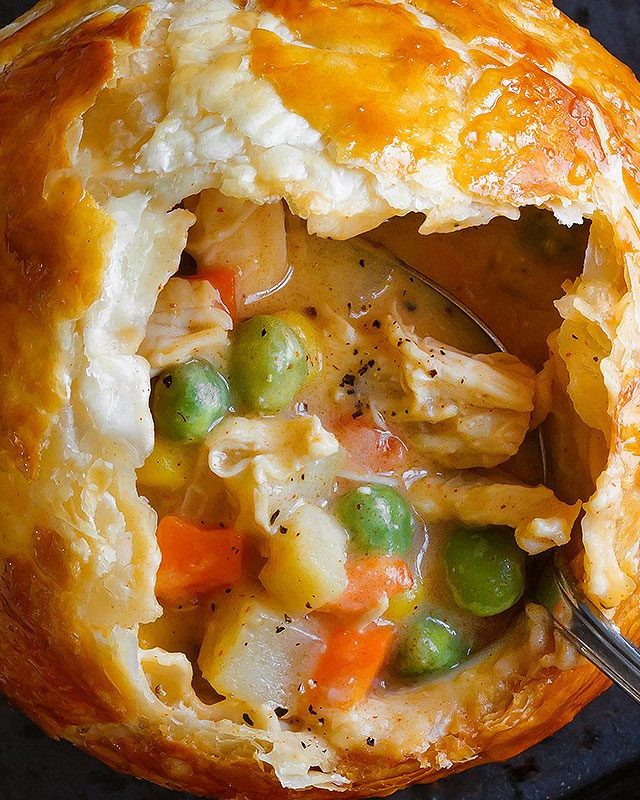 Creamy Chicken Pot Pie - #recipe by #eatwell101 - https://www.eatwell101.com/chicken-pot-pie-recipe