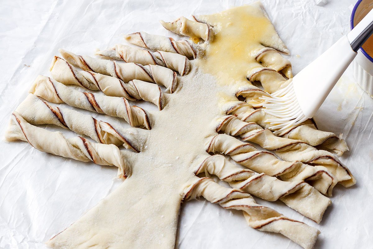 Nutella Christmas Tree Puff Pastry - Crunchy and super indulgent, a show-stopping treat that everyone will love! Ideal for Christmas parties.
