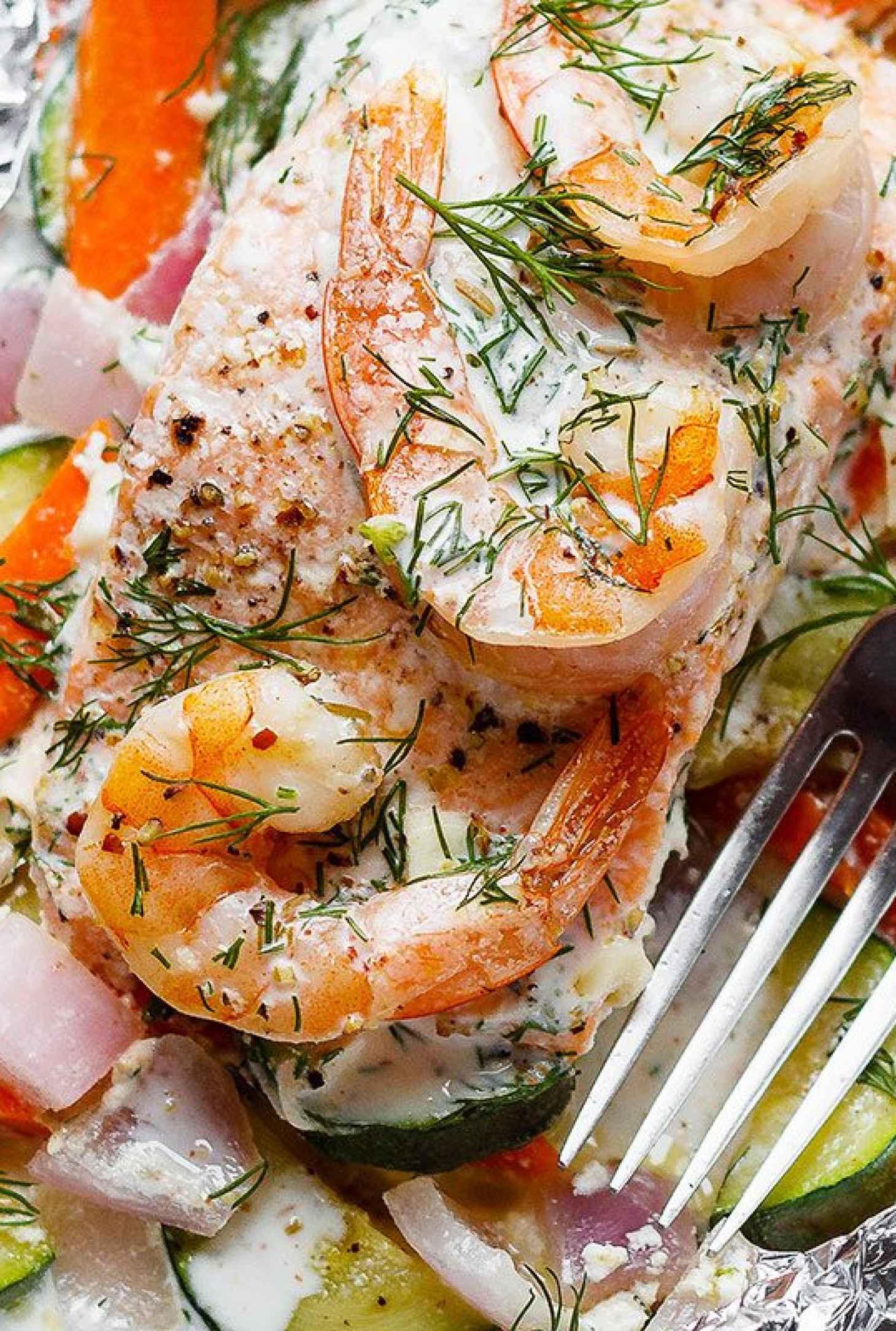 Creamy Shrimp and Salmon Foil Packs - #recipe by #eatwell101 - https://www.eatwell101.com/baked-salmon-in-foil-recipe
