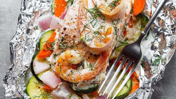 Creamy Shrimp and Salmon Foil Packs - #recipe by #eatwell101 - https://www.eatwell101.com/baked-salmon-in-foil-recipe