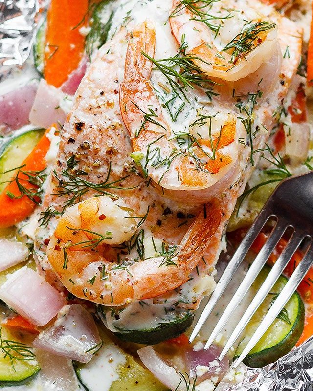 Creamy Shrimp and Salmon Foil Packs - #recipe by #eatwell101 - https://www.eatwell101.com/baked-salmon-in-foil-recipe