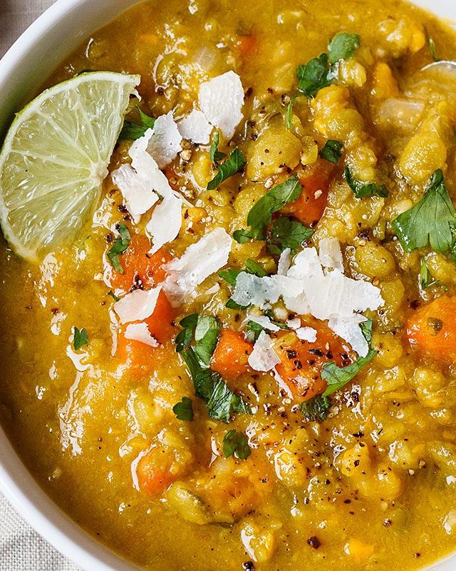 Slow Cooker Sweet Potato Split Pea Soup - #recipe by #eatwell101 - https://www.eatwell101.com/slow-cooker-split-pea-soup-recipe