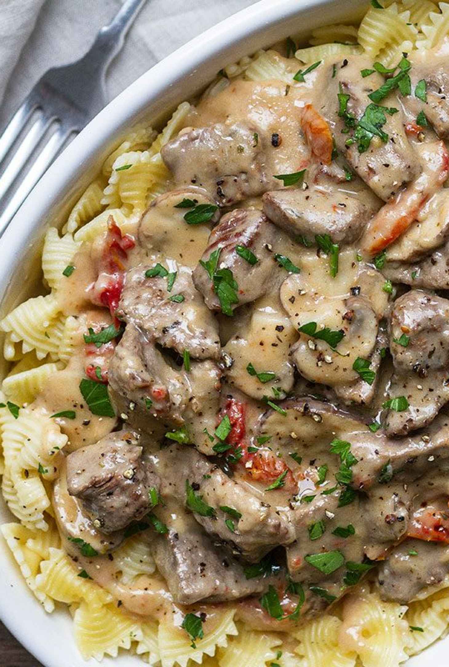 Slow Cooker Beef Stroganoff - #recipe by #eatwell101 - https://www.eatwell101.com/slow-cooker-beef-stroganoff-recipe