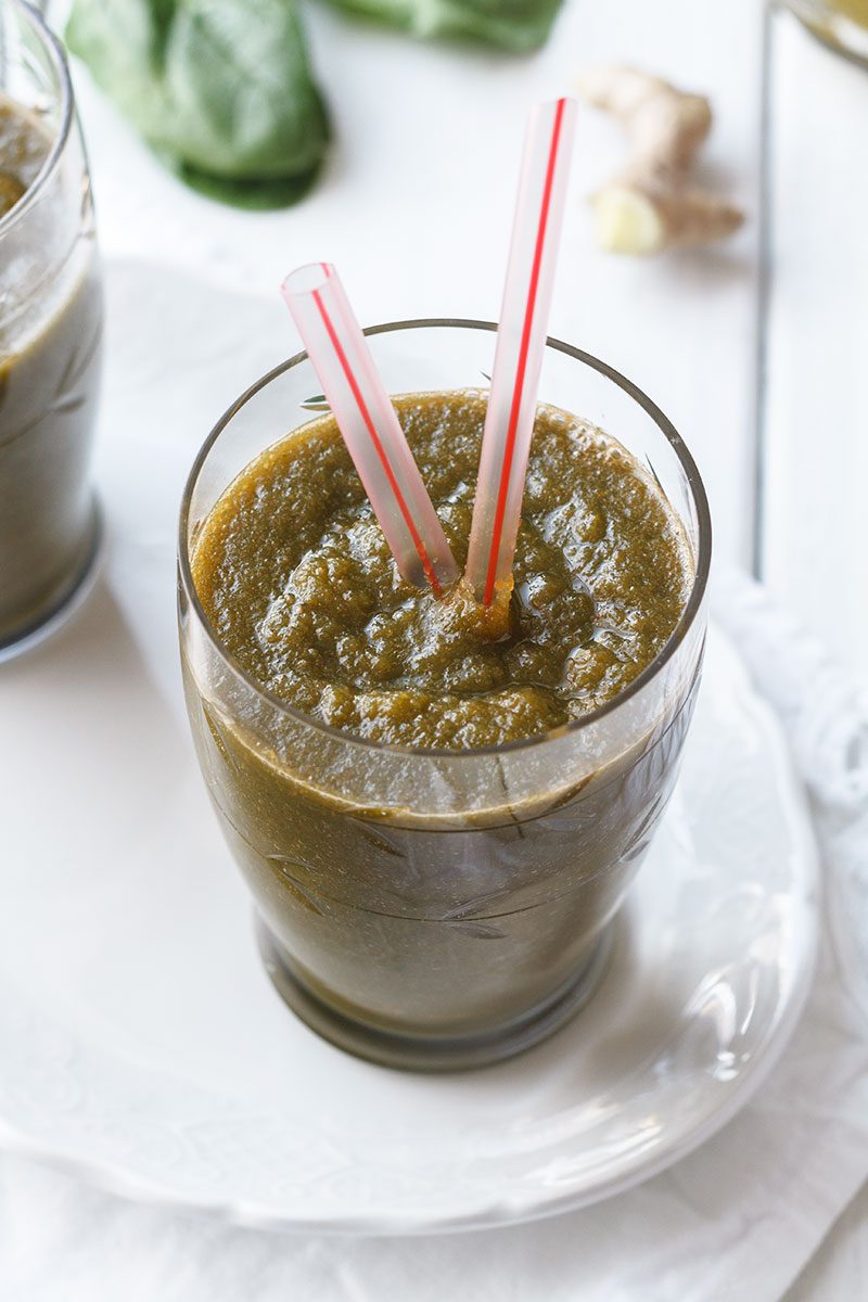 Vitalizing Ginger Spinach Smoothie - A satisfying, yet low calorie smoothie with powerful health benefits.